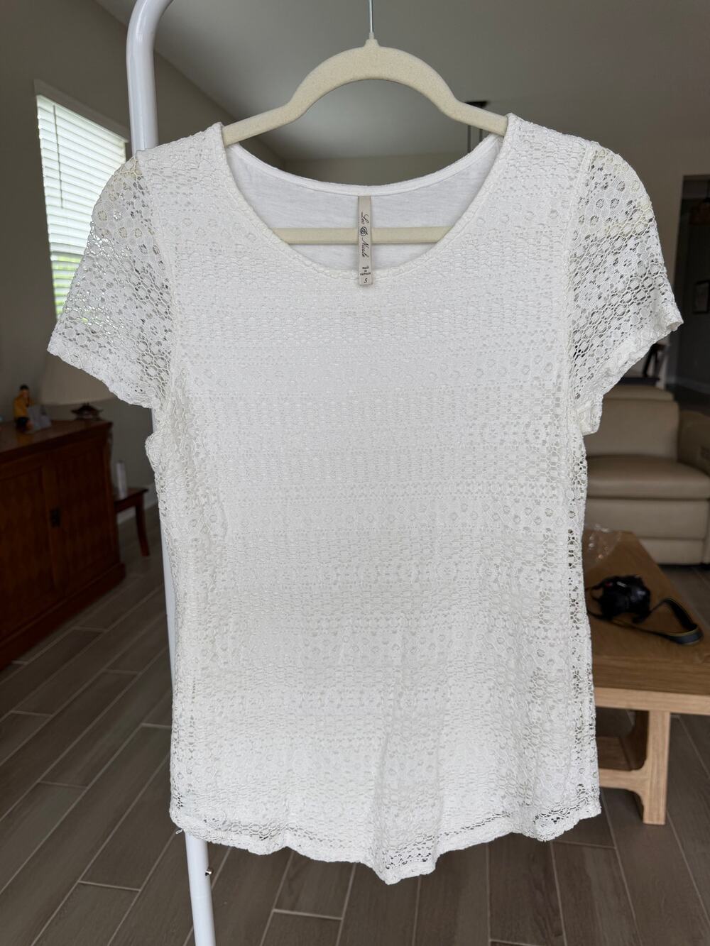 Leo & Nicole White Lace Short-Sleeve Blouse Size Small